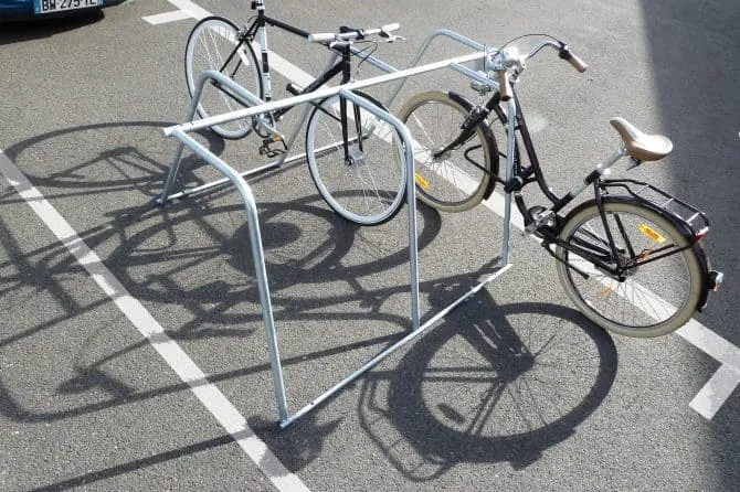 Installation de racks temporaires pour parkings à vélos en France par LOQY