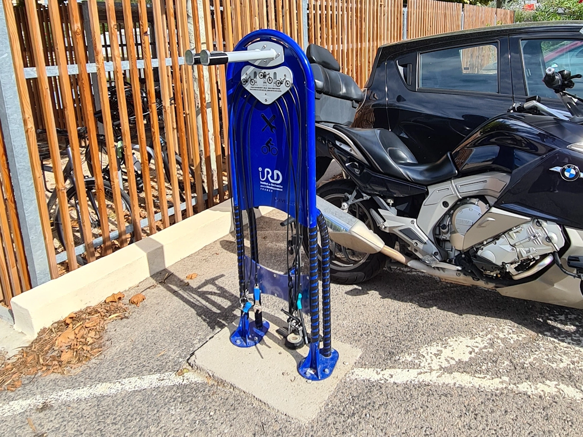 Station de réparation et de gonflage vélo IFIX pour IRD Montpellier